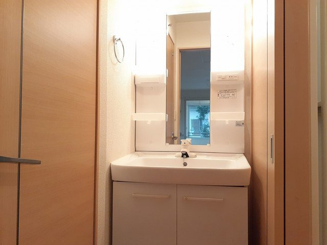 アンセリアⅣの洗面所|ゆったりとスペースのある洗面所