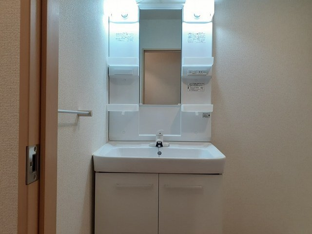 ローレルＮＳⅥの洗面所|脱衣スペースもあります