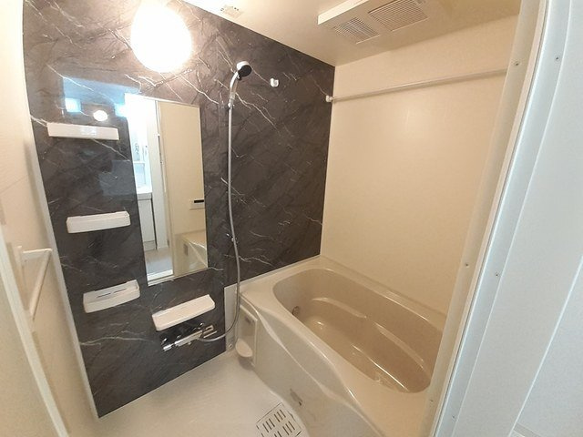 ヒカルサ高岡角ウエストの浴室|日々の暮らしに欠かせないお風呂です