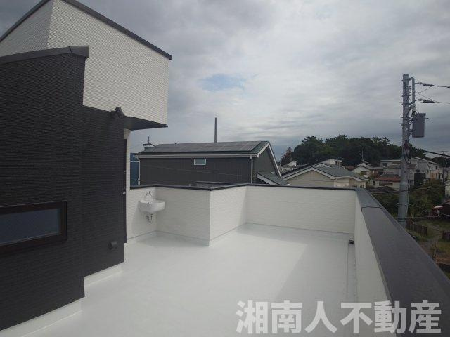 茅ヶ崎市高田1丁目　新築戸建　全1棟のバルコニー|バルコニーからの眺めを楽しみながら食事をしませんか