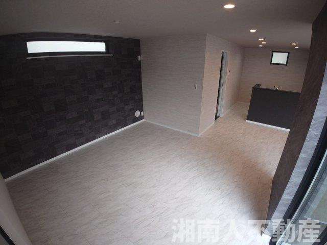 茅ヶ崎市高田1丁目　新築戸建　全1棟の居間・リビング|ゆったり過ごせるリビングです