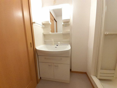 【洗面所】 | サニーヒルズＣ | コンパクトで使いやすい洗面所