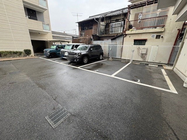 スプランディッド三国Ⅰの駐車場