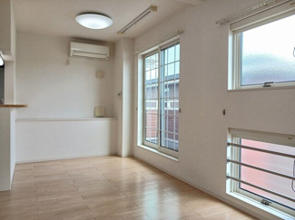 【居間・リビング】 | サンライズガーデン　Ｆ