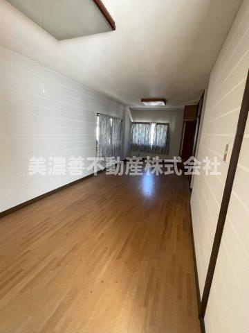 ６５９９３　岐阜市粟野東4丁目中古戸建ての洋室