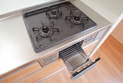 【設備】 | ブランシェ本町 | ３口コンロ＆グリル