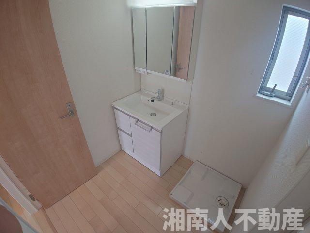 茅ヶ崎市室田　中古戸建の独立洗面台|独立洗面台で身支度をすべて済ませてしまいましょう