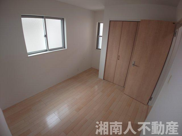 茅ヶ崎市室田　中古戸建の洋室|落ち着いた色調の洋室です