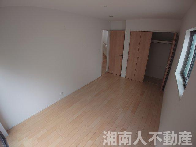 茅ヶ崎市室田　中古戸建の洋室|明るい洋室です