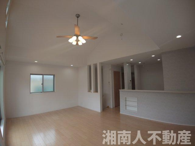 茅ヶ崎市室田　中古戸建の居間・リビング|居間です