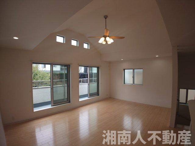 茅ヶ崎市室田　中古戸建の居間・リビング|リビングです