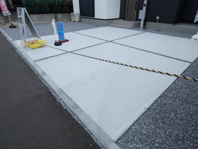 【駐車場】 | 小山市城東2期 | 広々とした駐車場は横並びに２台駐車可能♪