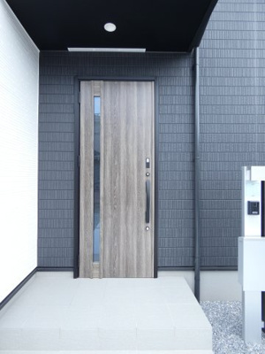 【その他共用部分】 | 小山市城東2期 | 雨の日も安心の玄関ポーチ♪