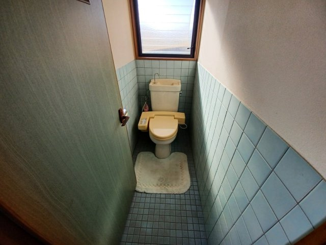 宇土市岩古曽町の中古一戸建のトイレ|2F