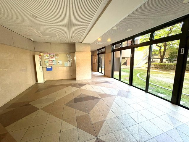 ◆２０２５年リフォーム完了◆角部屋３ＬＤＫ住戸◆眺望良好◆ロータリーマンション西大津Ⅲ番館のエントランス|エントランス