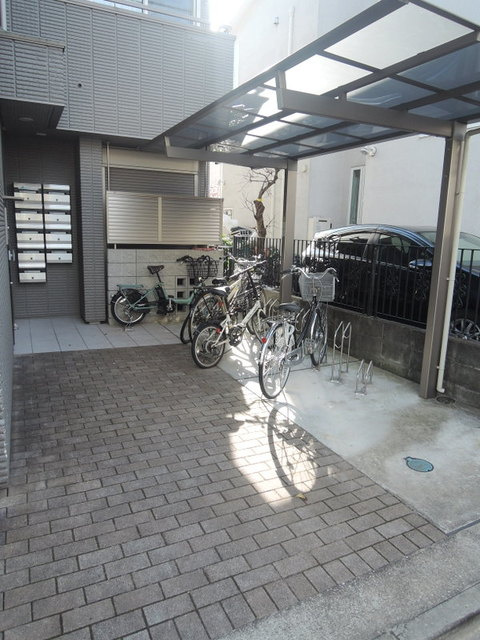 メゾン　ローリエのその他共用部分|★屋根付き駐輪場★