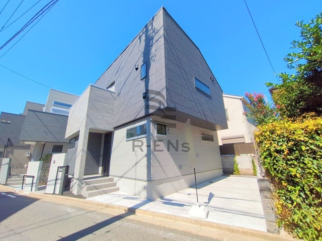 【外観】 | 練馬区東大泉３丁目　新築戸建て　D号棟 | 時がたっても色あせない、街並みに馴染むデザインの外観