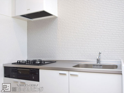 【キッチン】 | ピース・ベレッツァA棟 | 3口コンロ付きシステムキッチン