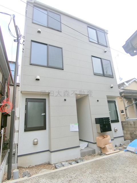 Gripグリップ羽田の外観|2025年9月築　木造地上3階建て総戸数6戸
東京都大田区羽田5丁目　京浜急行空港線穴守稲荷駅徒歩7分、天空橋駅徒歩8分