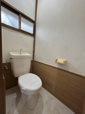 【トイレ】 | 小窓付　風通し良好
