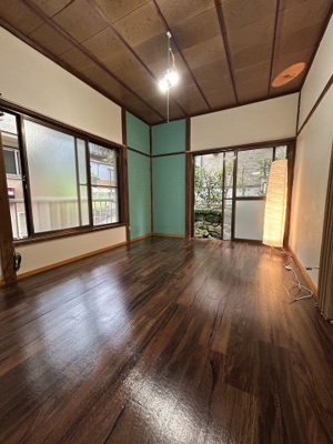 【洋室】 | 角部屋につき明るい室内