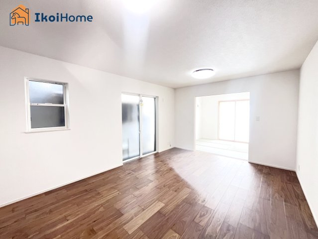 神戸市第9西区枝吉1丁目　新築戸建の居間・リビング|【ホームページに現地動画掲載中】●年中無休：当日予約可●リビングは長方形で家具を配置しやすい間取り。