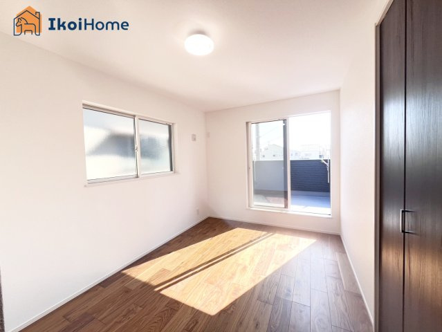 神戸市第9西区枝吉1丁目　新築戸建の寝室|【ホームページに現地動画掲載中】●年中無休：当日予約可●カーテン・カーテンレールが付いていません。