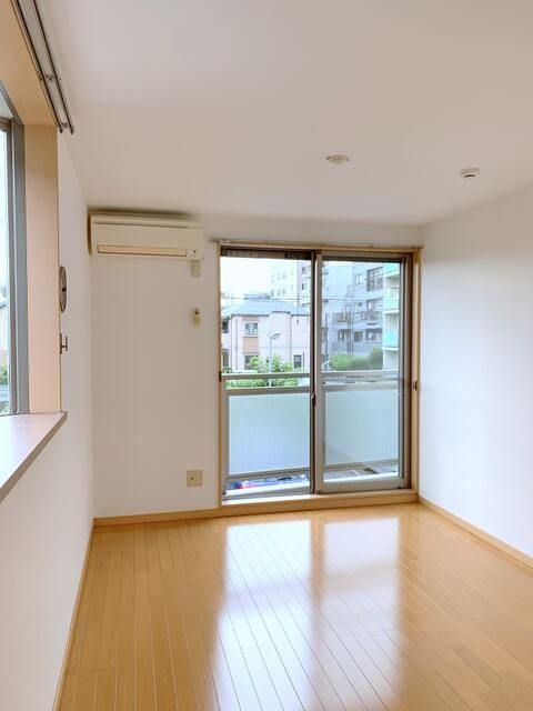 シティ八幡山の居間・リビング