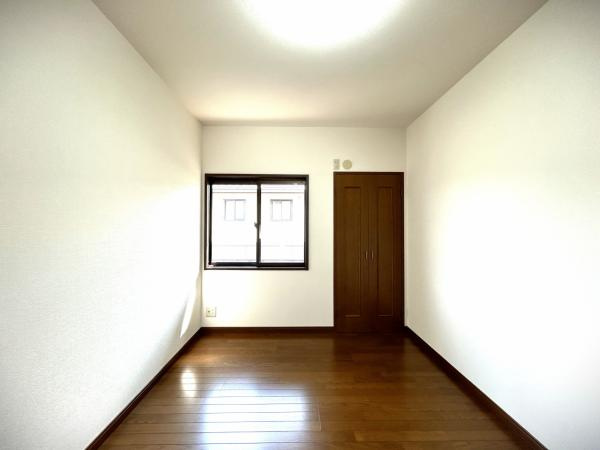 高知市潮見台1丁目 戸建ての洋室|2階中央洋室