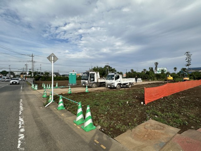 【前面道路含む現地写真】