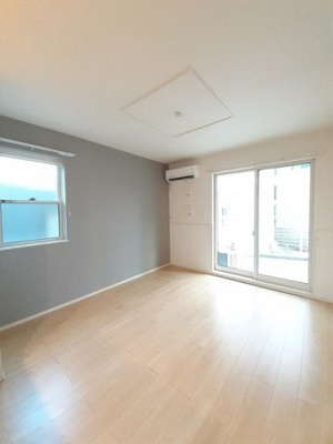 【居間・リビング】 | トビアスガーデン南沖洲Ｂ | ゆったりとした居間です