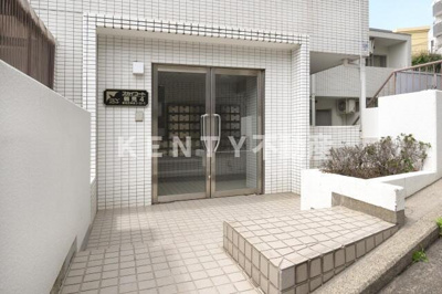 【エントランス】 | スカイコート鶴見第４ | 清潔なエントランスです