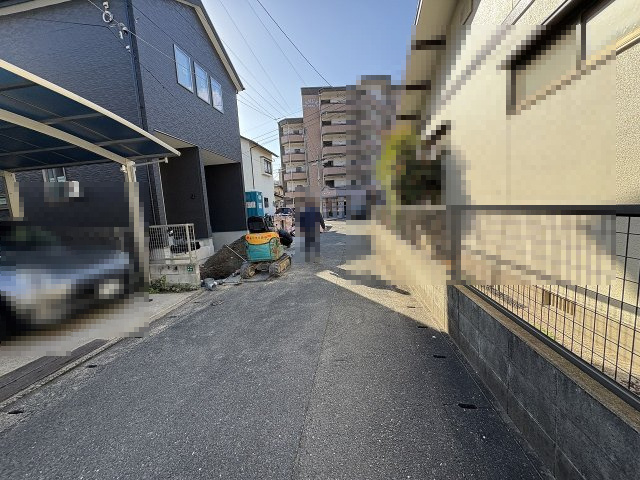 【その他】 | 福岡市早良区原4丁目1期　1号棟（全2棟）【仲介手数料無料・0円】 | 現地写真。前面道路です。