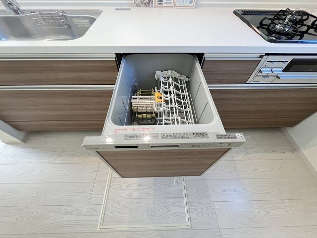 【キッチン】 | 福岡市早良区原4丁目1期　1号棟（全2棟）【仲介手数料無料・0円】 | 施工例。施工例は完成時と異なる場合があります。