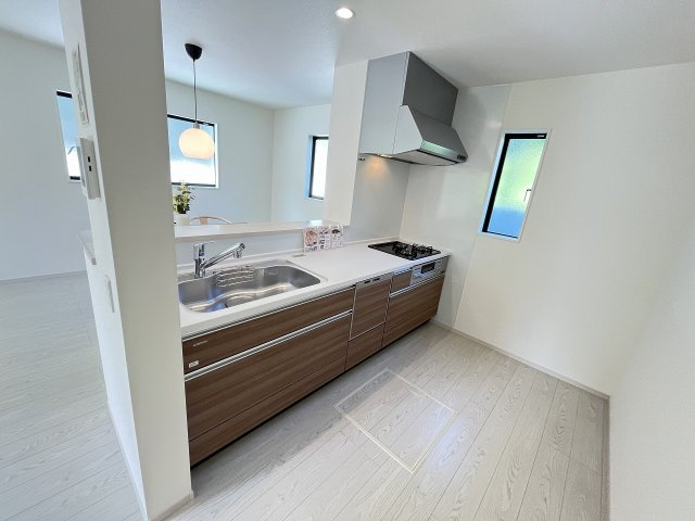 【キッチン】 | 福岡市早良区原4丁目1期　1号棟（全2棟）【仲介手数料無料・0円】 | 施工例。施工例は完成時と異なる場合があります。