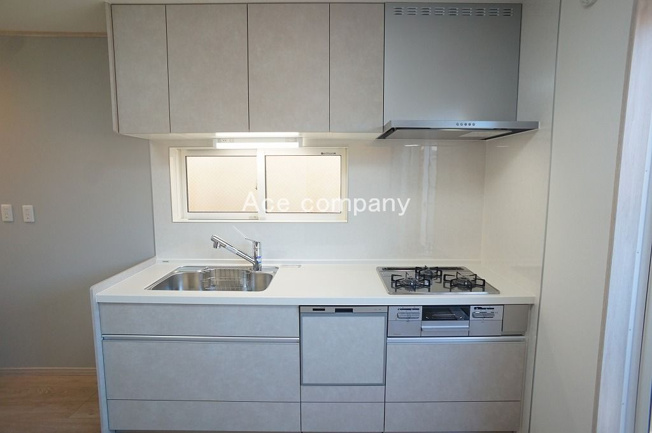 【内観：施工例】 | 鶴見区今津南4丁目 | 【同社による同仕様の施工例】食洗機付きのシステムキッチンです☆モデルハウスで実際の商品をご覧頂けます♪