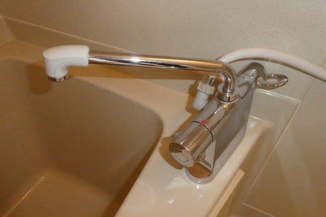 グリーンヒルズＦの浴室|サーモスタッド付き水栓