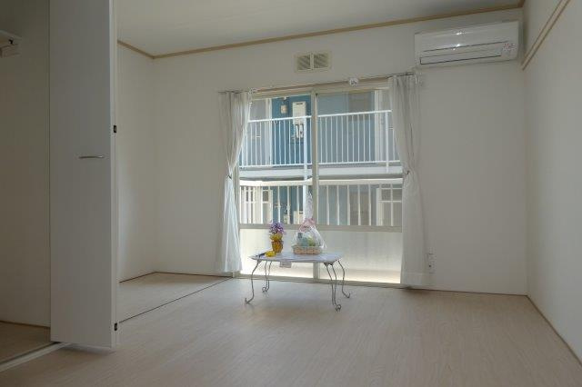 グリーンヒルズＦの居間・リビング|洋室