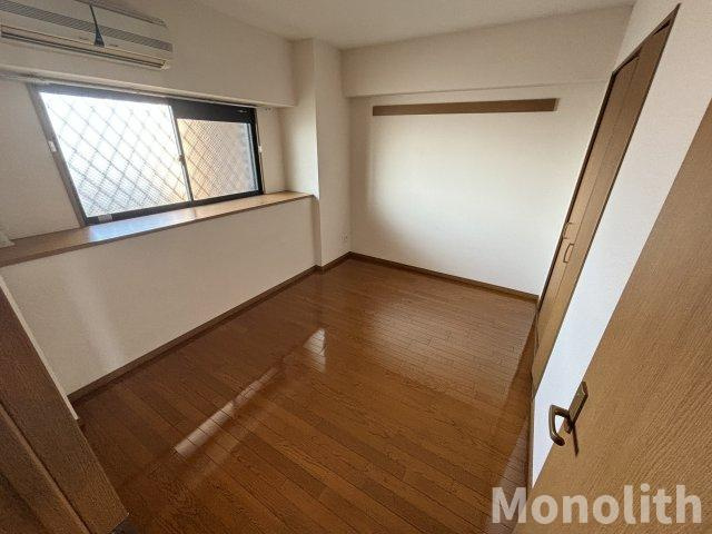 サンダモン北勘の洋室