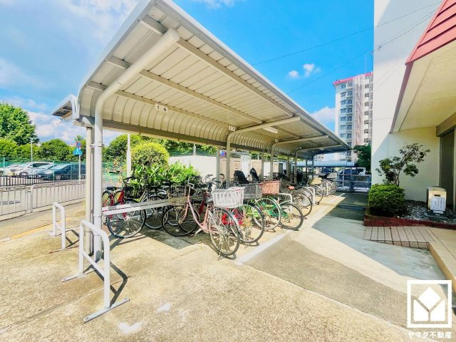 桂川ハイツ1号館の駐輪場