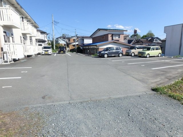 パインヒルズの駐車場