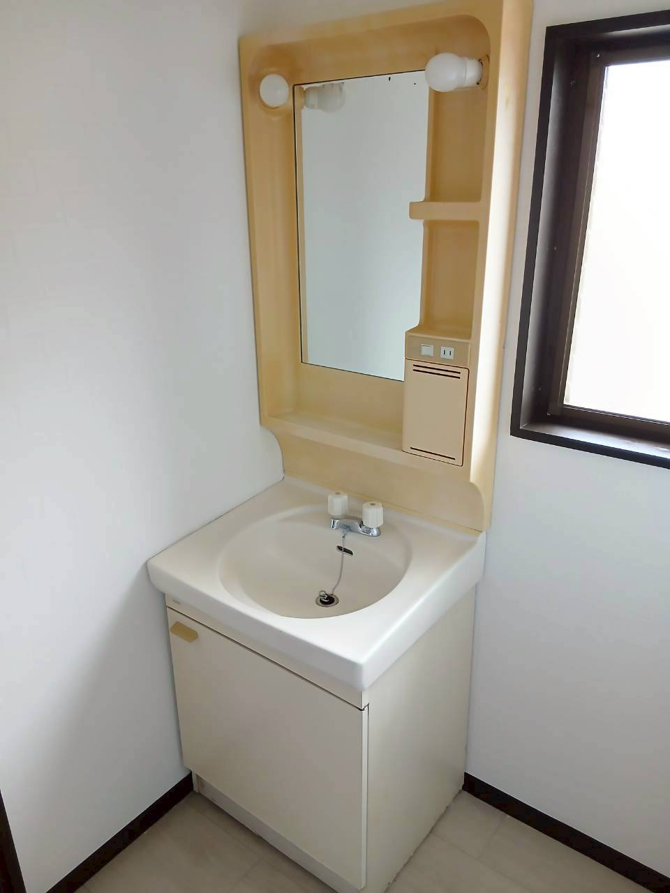 吉見町玉嶋貸家の洗面所