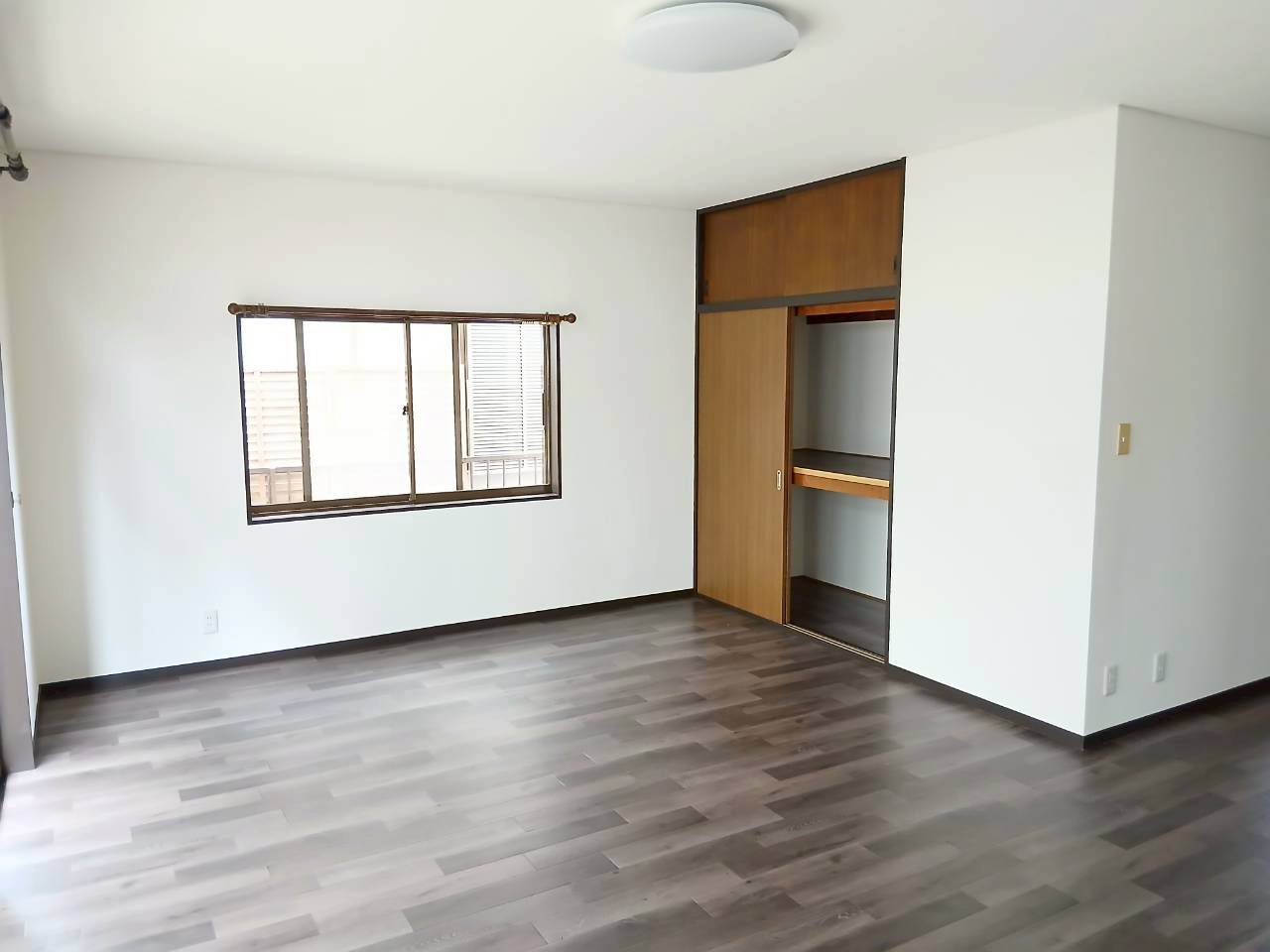 吉見町玉嶋貸家の居間・リビング