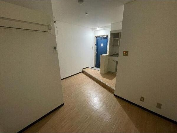 ロイヤル大今里(ロイヤルオオイマザト)の居間・リビング