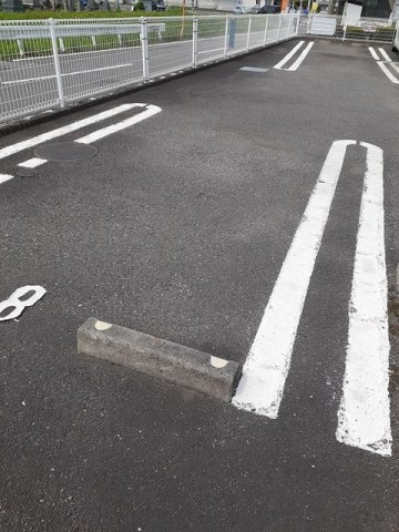 ラ・ゴロンドリーナＢの駐車場|カースペースがあります