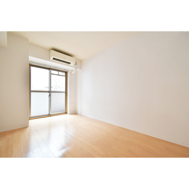 ロイヤルヒル神戸三ノ宮Ⅱの居間・リビング|こちらの居間で趣味の時間をお楽しみください