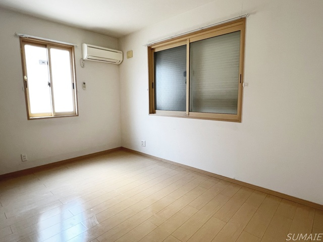 シャトルの洋室