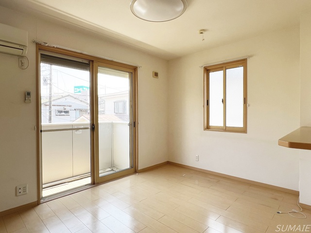 シャトルの居間・リビング