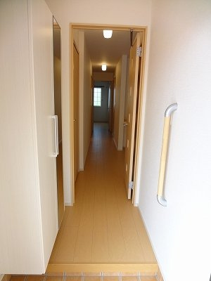 インフィニティーⅠの玄関|お料理しやすいキッチンです