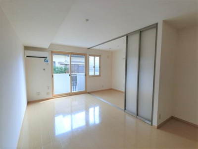 【居間・リビング】 | グリーンハイツ | LDK エアコン、収納物入付き